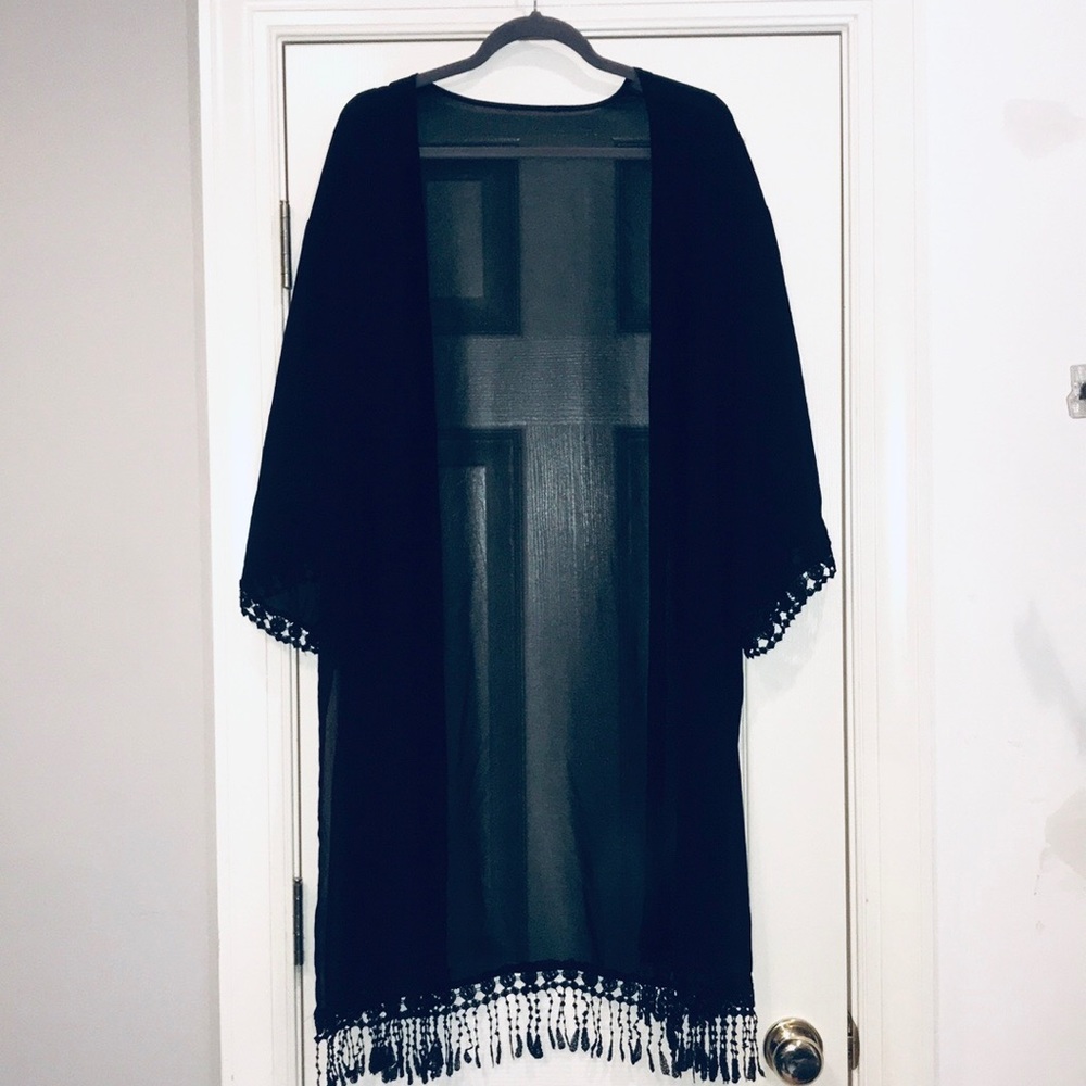 *SOLD* Black Fringe Kimono 🌻